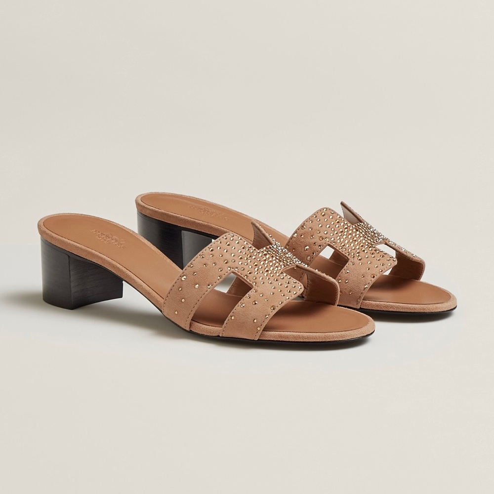 Hermes Oasis Sandel Size 7:

Color: Beige/ Bois De Santal